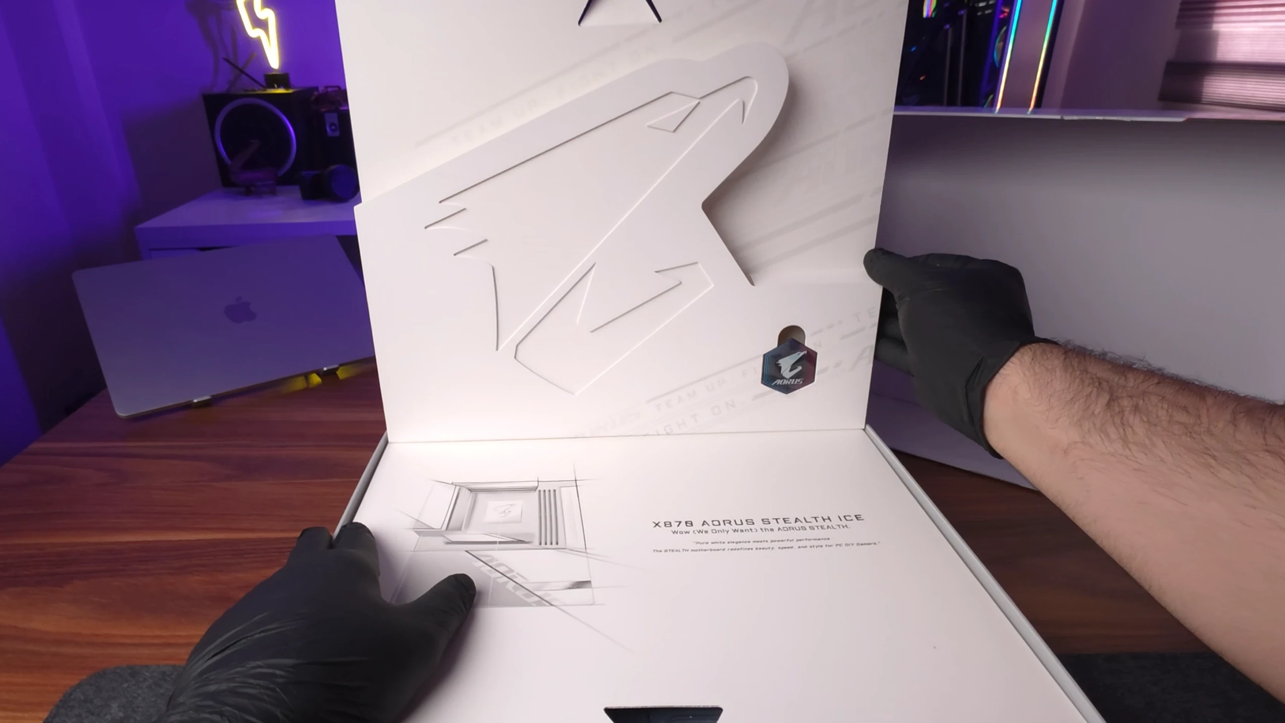 X870 STEALTH ICE BOX
