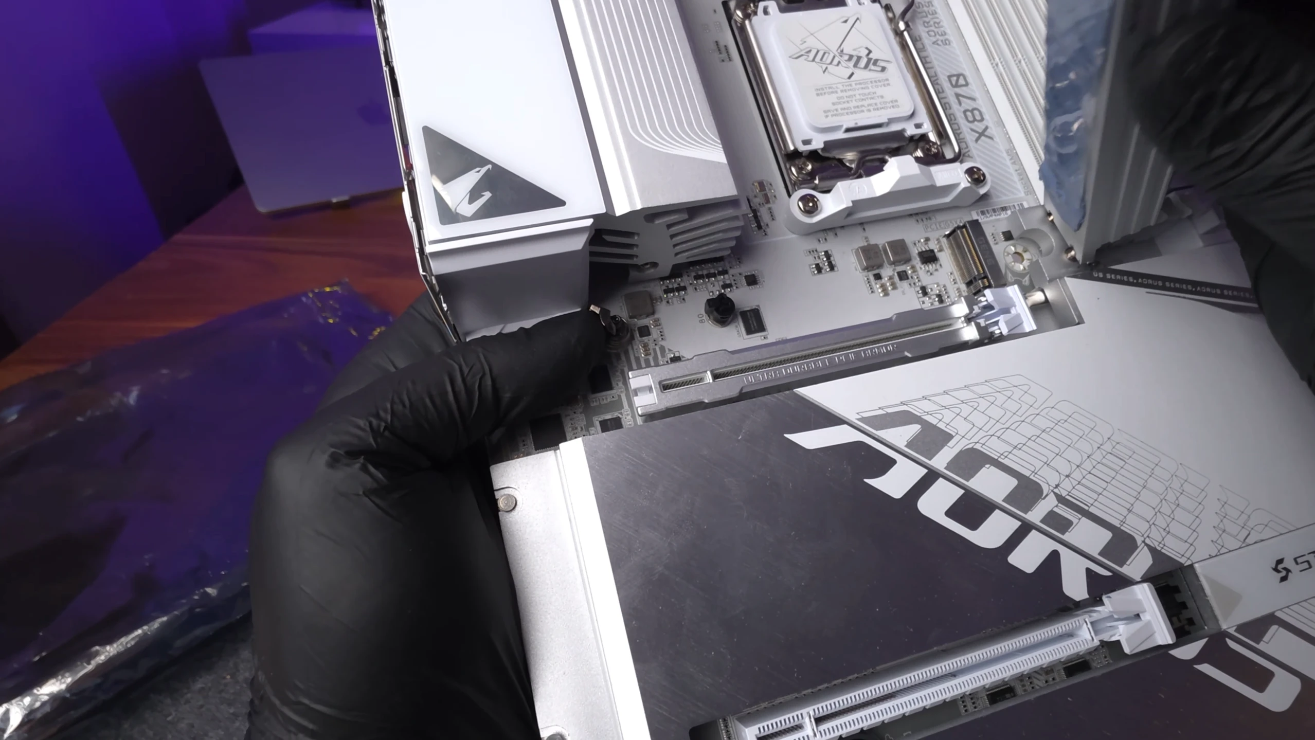 X870 STEALTH ICE M.2